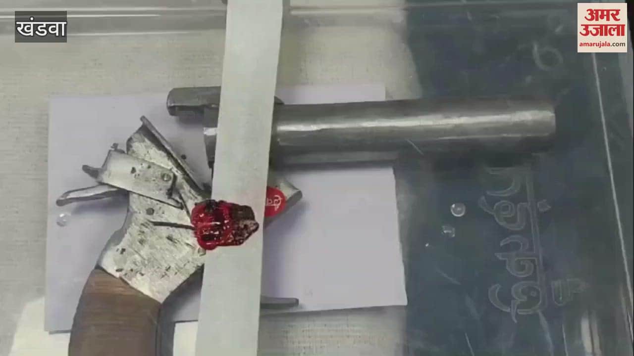 Khargone Illegal weapons were buried in ground away from village police discovered them with metal detector