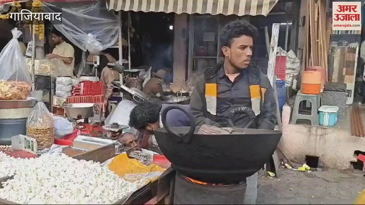 VIDEO : people bought Revdi and Gajak On occasion of Makar Sakranti