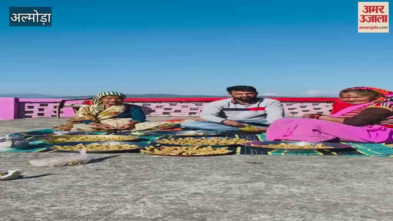 VIDEO : काले कौआ काले घुघुती माला खा ले...अल्मोड़ा में धूमधाम से मनाया गया घुघुतिया त्योहार