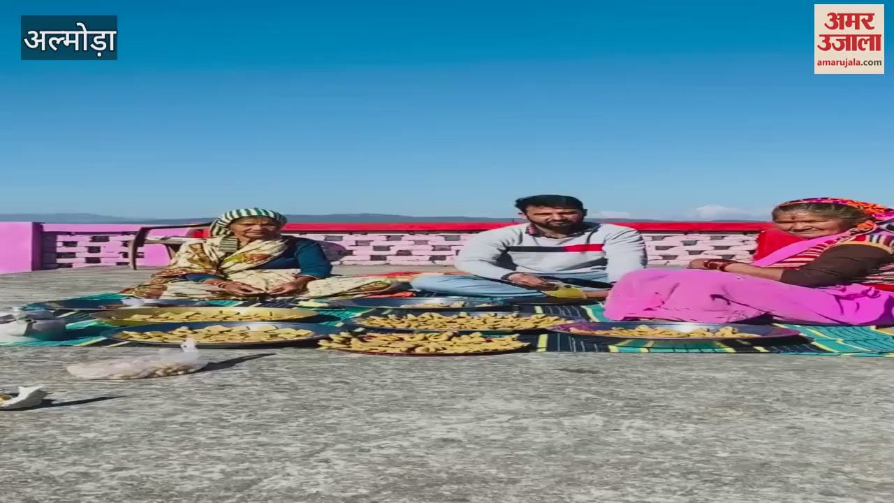VIDEO : काले कौआ काले घुघुती माला खा ले...अल्मोड़ा में धूमधाम से मनाया गया घुघुतिया त्योहार