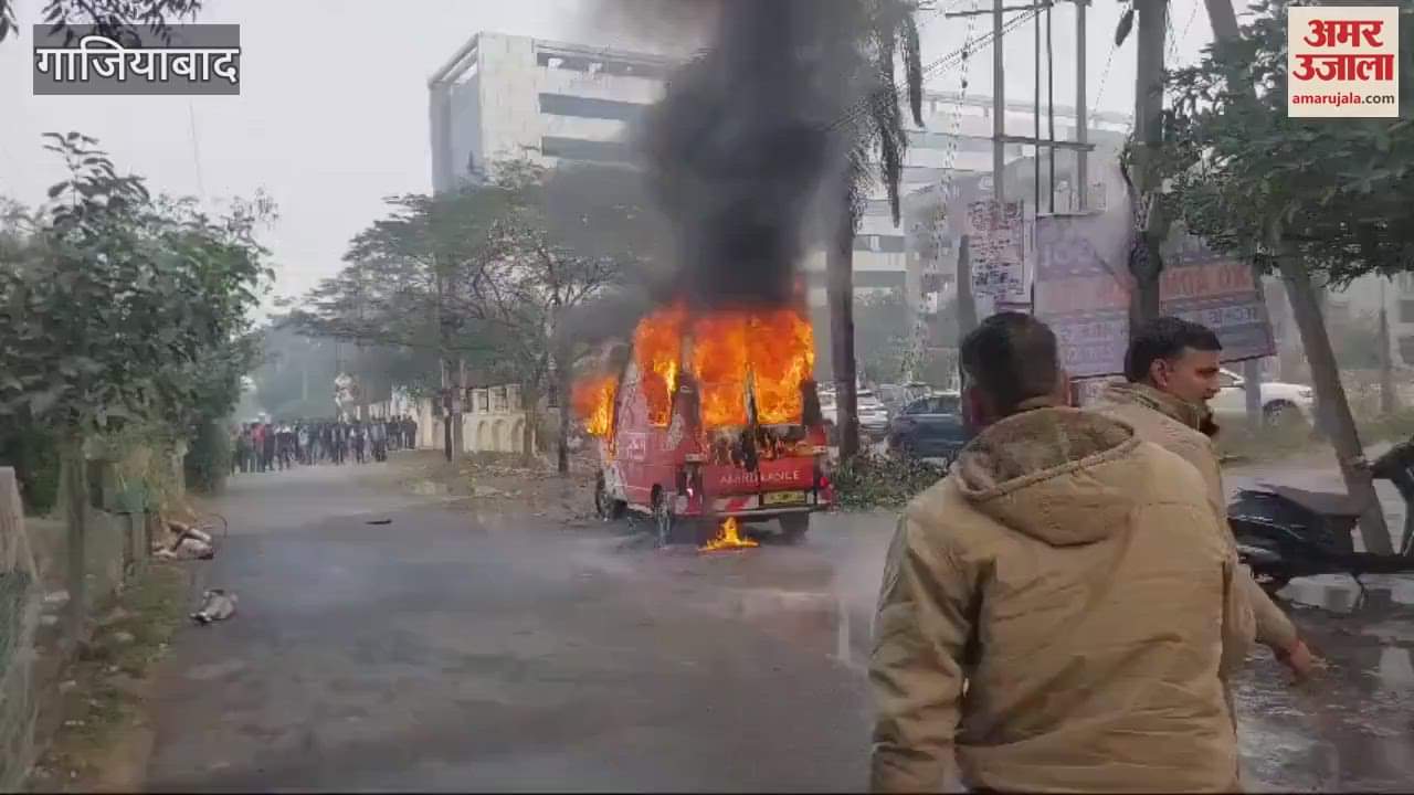 VIDEO : Ambulance caught fire in Ghaziabad driver saved his life by jumping