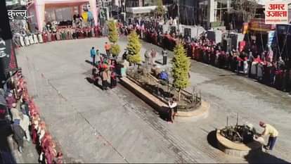VIDEO : Hundreds of women performed group dance on Mall Road in Manali rehearsal of Mahanati was done