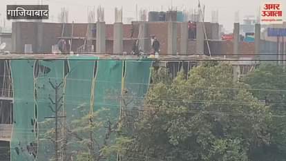 VIDEO : Despite the restrictions of Grape 4, construction work going on in Vasundhara Sector 10