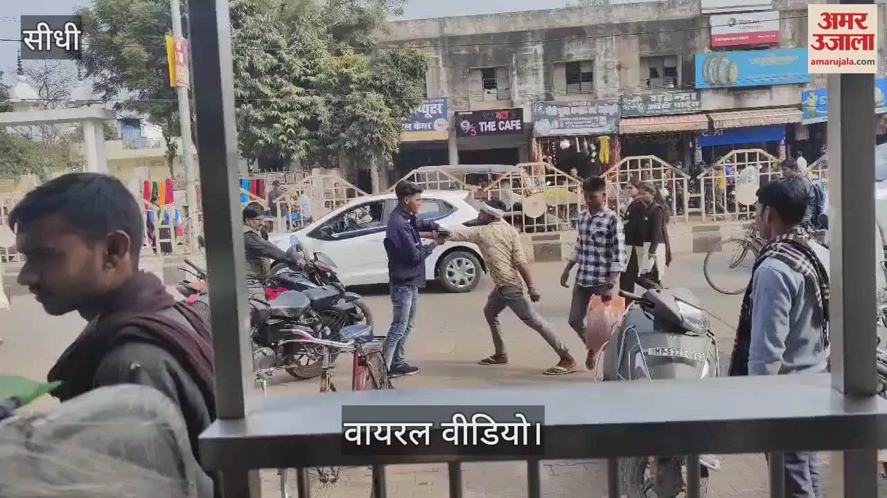 fight between two people in front of Gayatri temple in sidhi, video viral on social media
