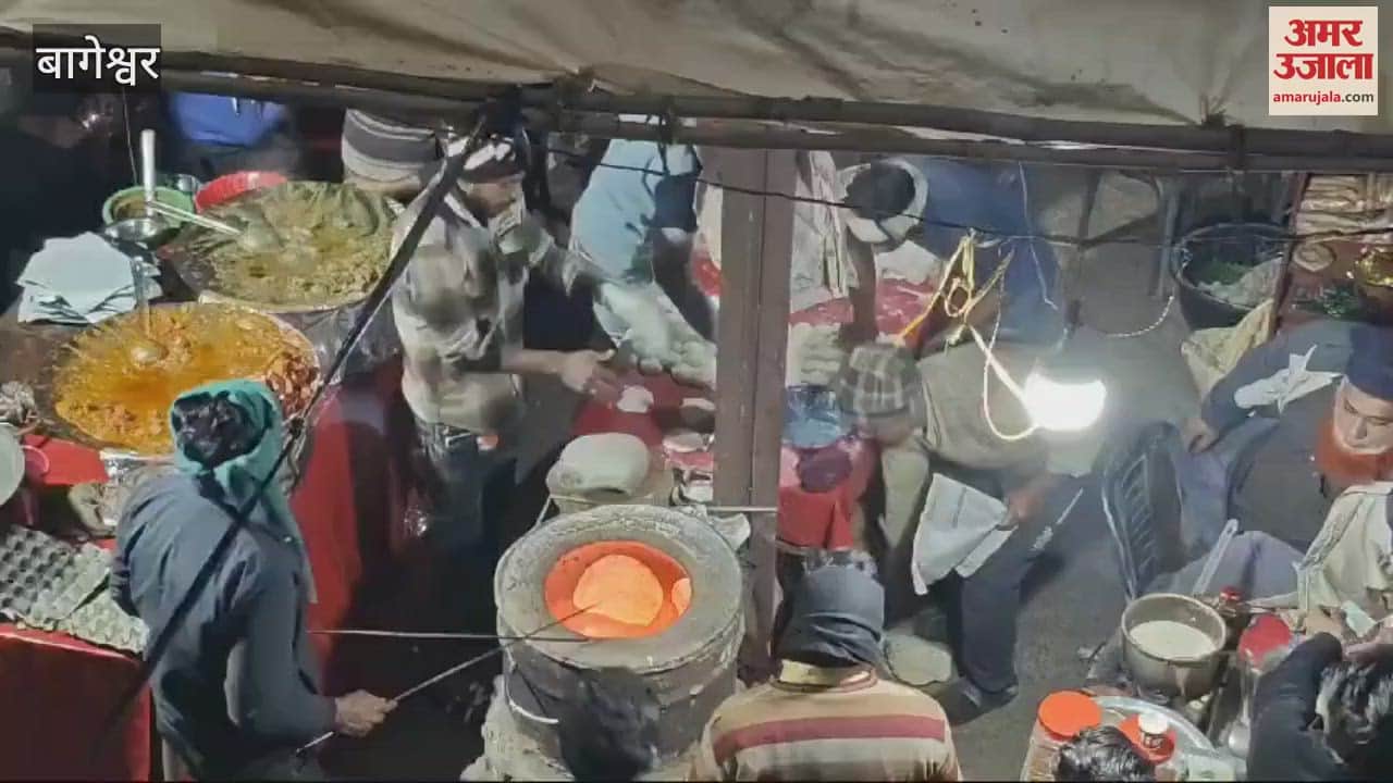 VIDEO : उत्तरायणी मेले में थूक लगाकर रोटियां बना रहा था युवक