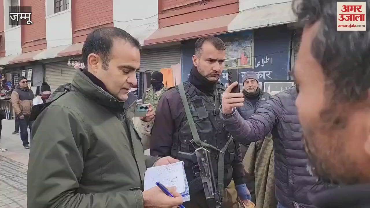 VIDEO : Srinagar Police's anti-tobacco campaign, fine for smoking in public places in Lal Chowk
