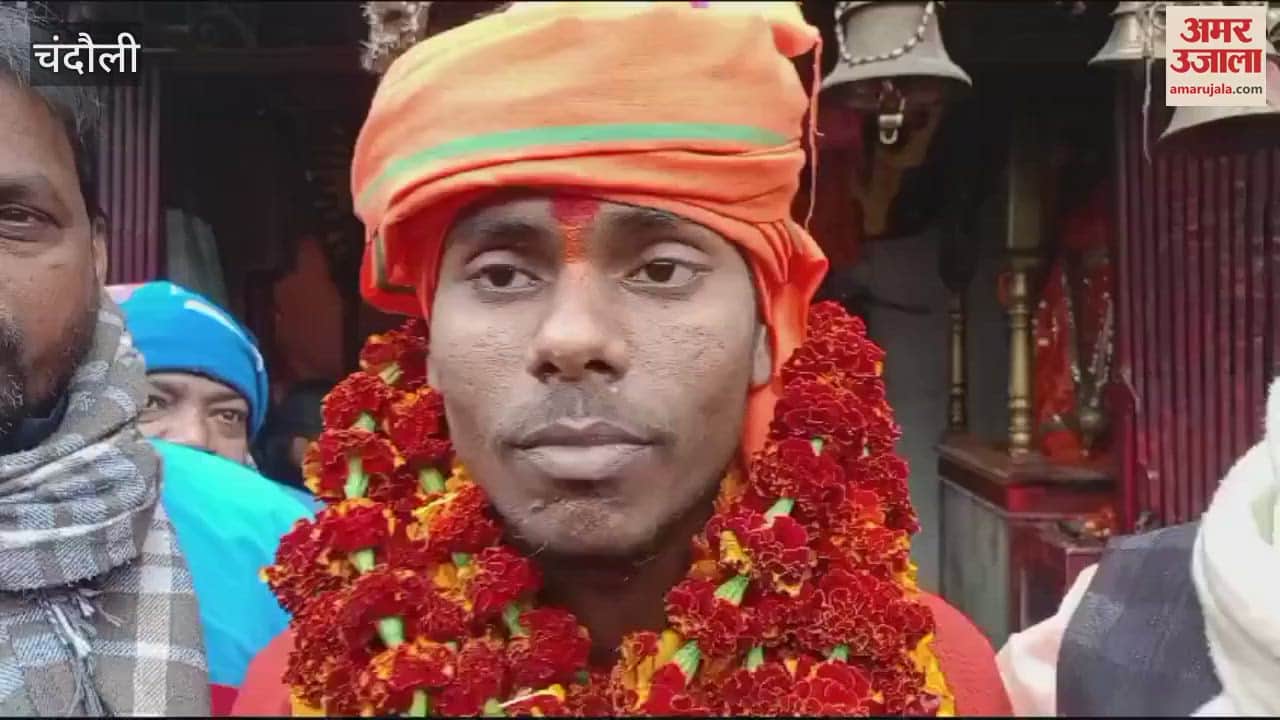 VIDEO : Hanuman devotee Vimal left Maha Kumbh bowing down from Mughalsarai worshipped in Kali temple