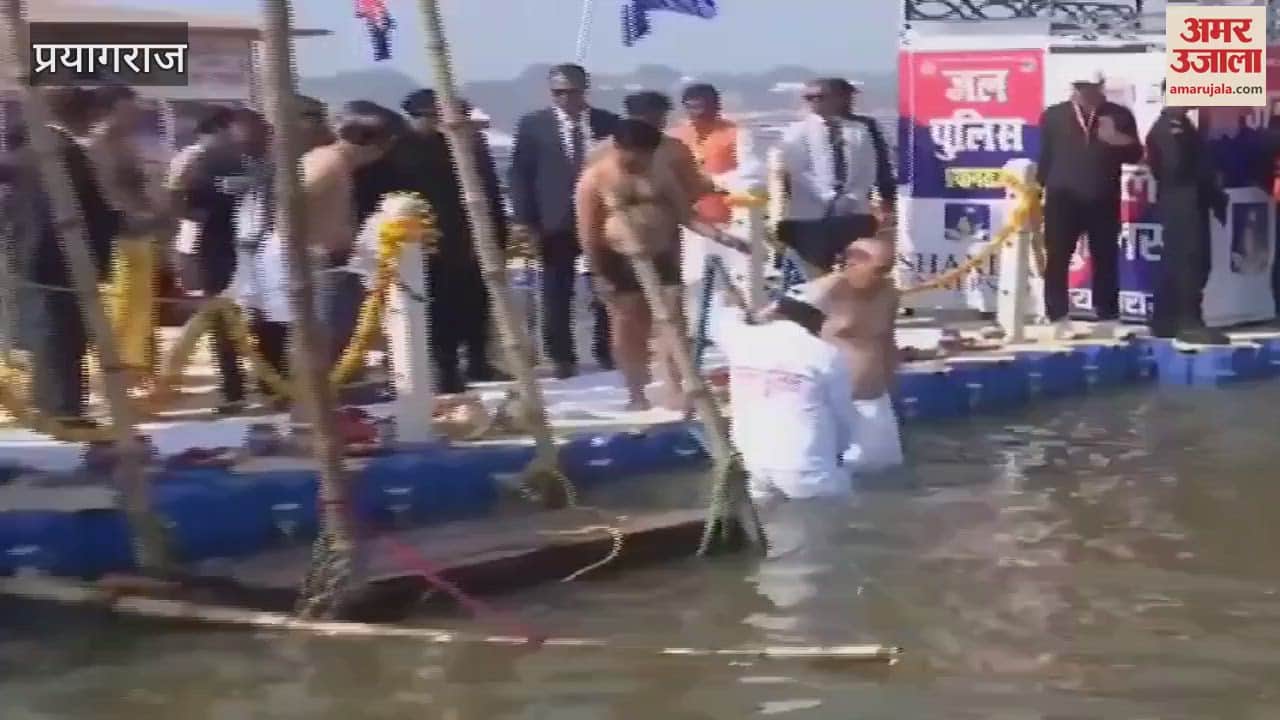 VIDEO : mahakumbh 2025 Defence Minister Rajnath Singh took a holy dip in holy Sangam