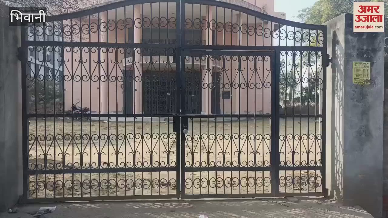 VIDEO : In protest against the release of the list of corrupt Patwaris of Bhiwani, the Patwar Khana was locked, people kept wandering