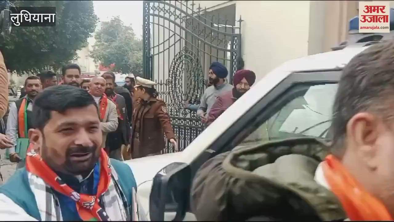 VIDEO : BJP councillors protest after mayoral election in Ludhiana