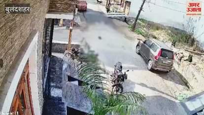 VIDEO : retired policeman crushed to death a dog sleeping in street In Bulandshahr