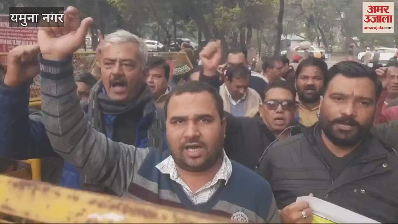 VIDEO : Patwaris expressed their anger by tying black bands in Yamunanagar and shouted slogans against the government