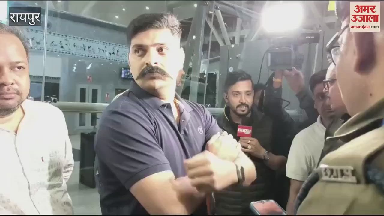 VIDEO : Mumbai Police reached Raipur Airport left for Durg