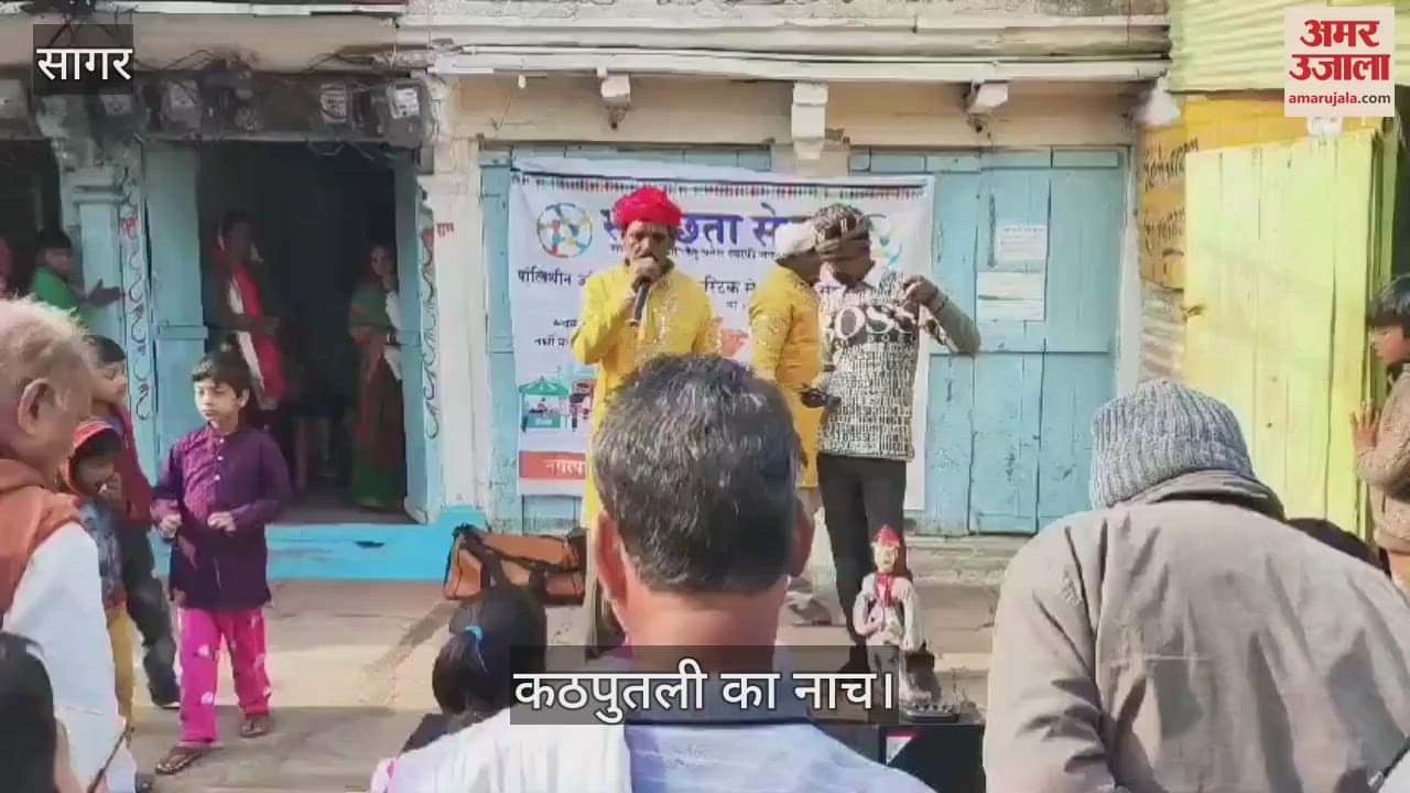 Message of cleanliness being given through puppet