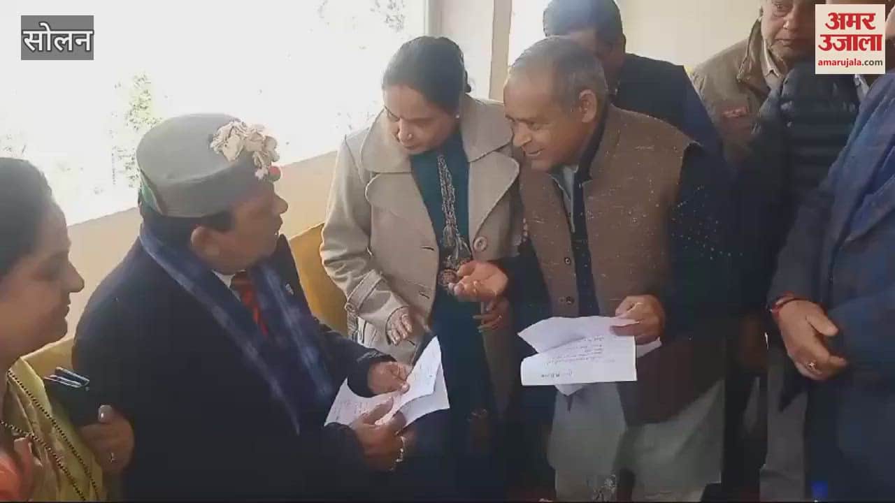 VIDEO : People of ward eight of Solan city submitted a memorandum to the health minister and said that there should be development in rural areas