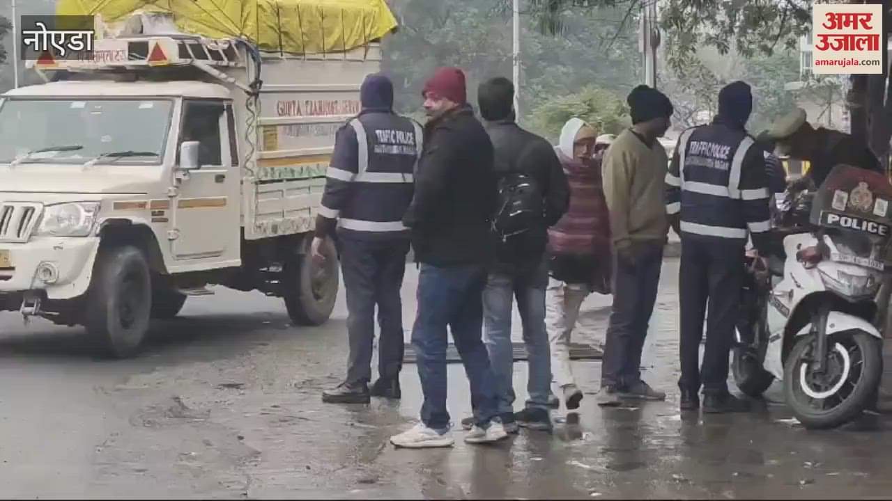 VIDEO : Noida traffic police personnel removed vehicles parked illegally on the roads