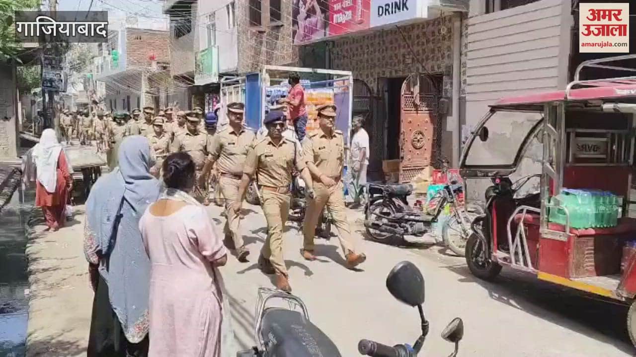 VIDEO : Police on alert before Jumme ki Namaaz in Ghaziabad