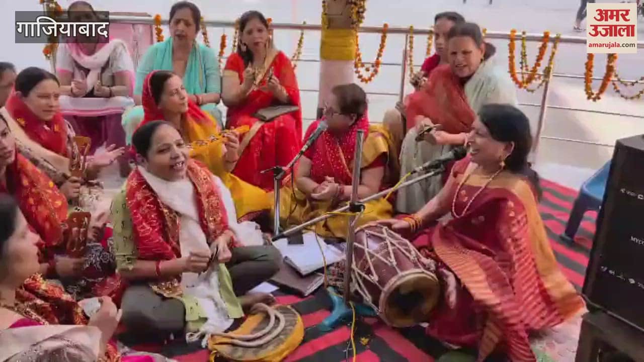VIDEO : Women performing kirtan on Navaratri at the temple located in Rajnagar Extension