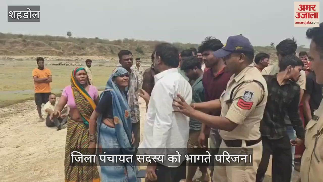 Highway blocked in protest against murder, family members chased away district panchayat member