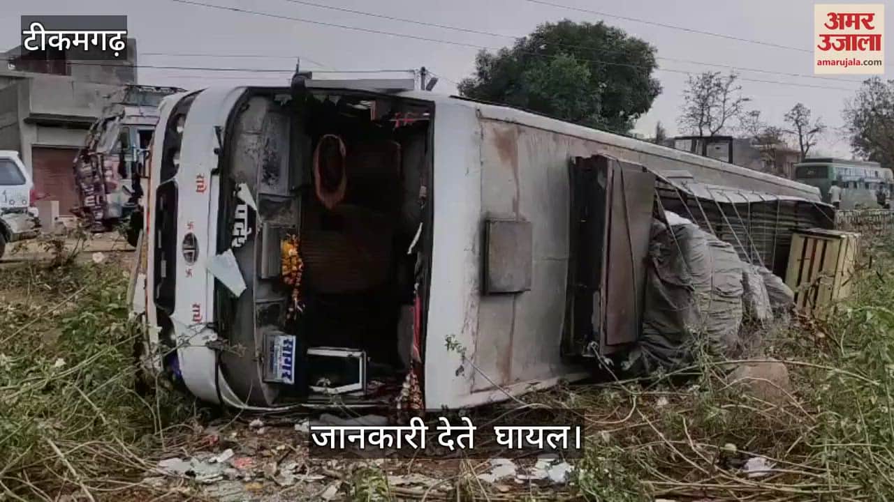 Passenger bus overturned, 10 injured