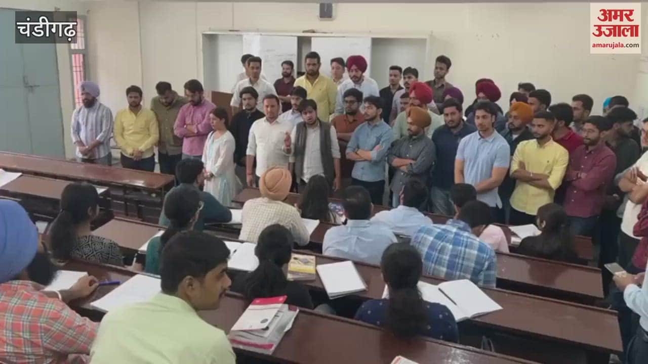 VIDEO : Students protest against the murder of Aditya Thakur