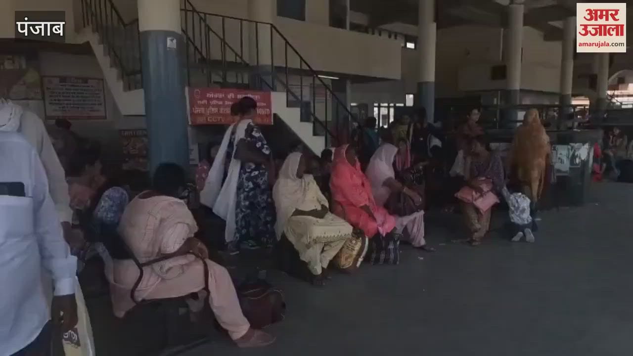 VIDEO : Punbus worker union's sit-in protest in Ferozepur
