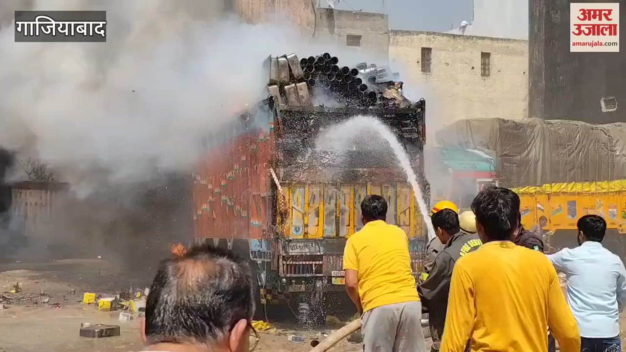 VIDEO : Five trucks caught fire in Ghaziabad