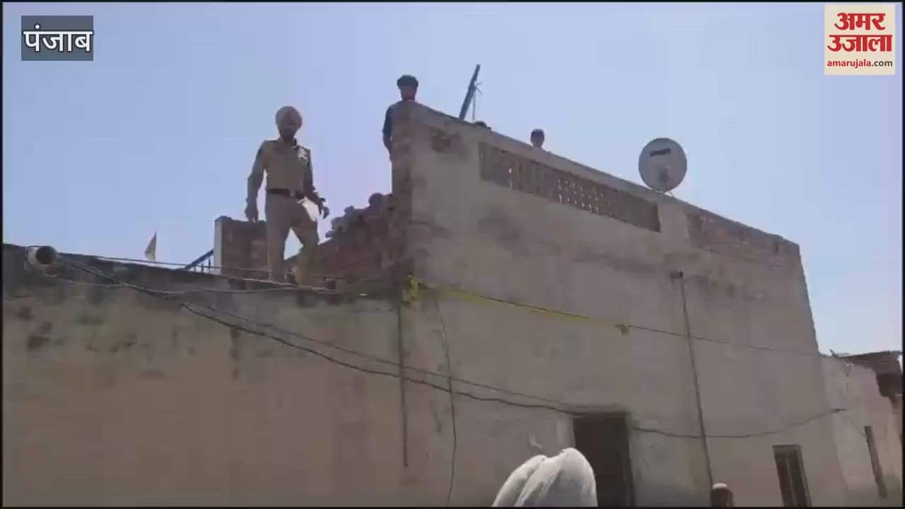 VIDEO : Bulldozer runs on the house of a drug smuggler in Barnala