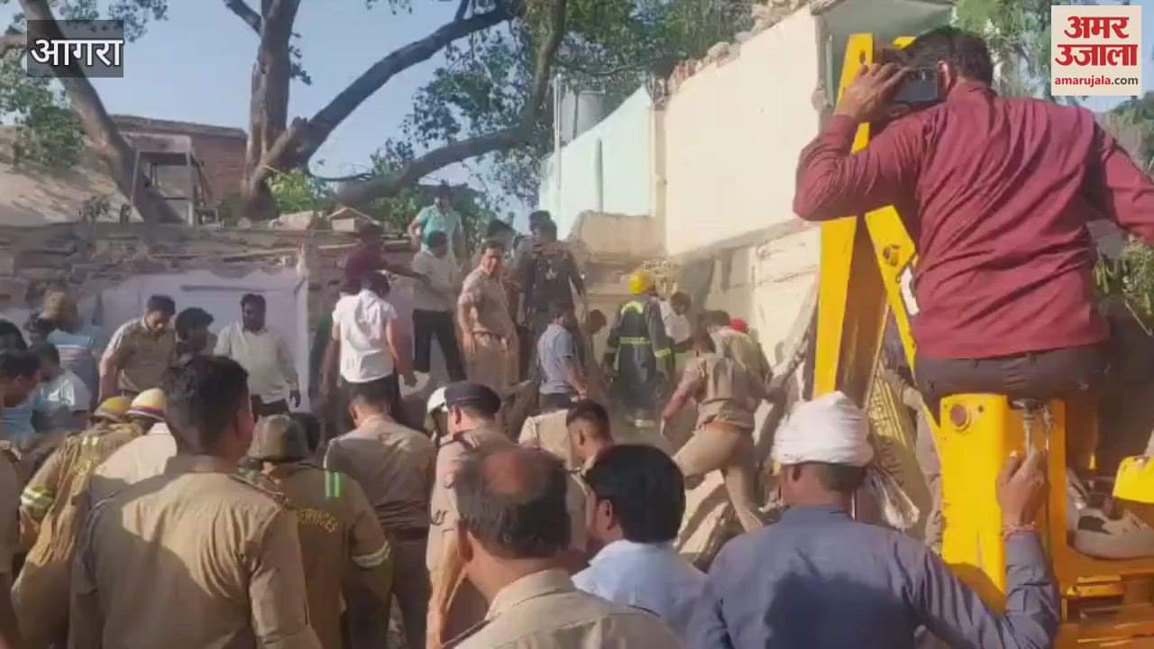 VIDEO : roof of house and shop collapsed