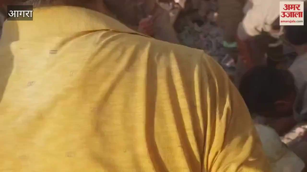 VIDEO : roof of house and shop collapsed many people feared trapped