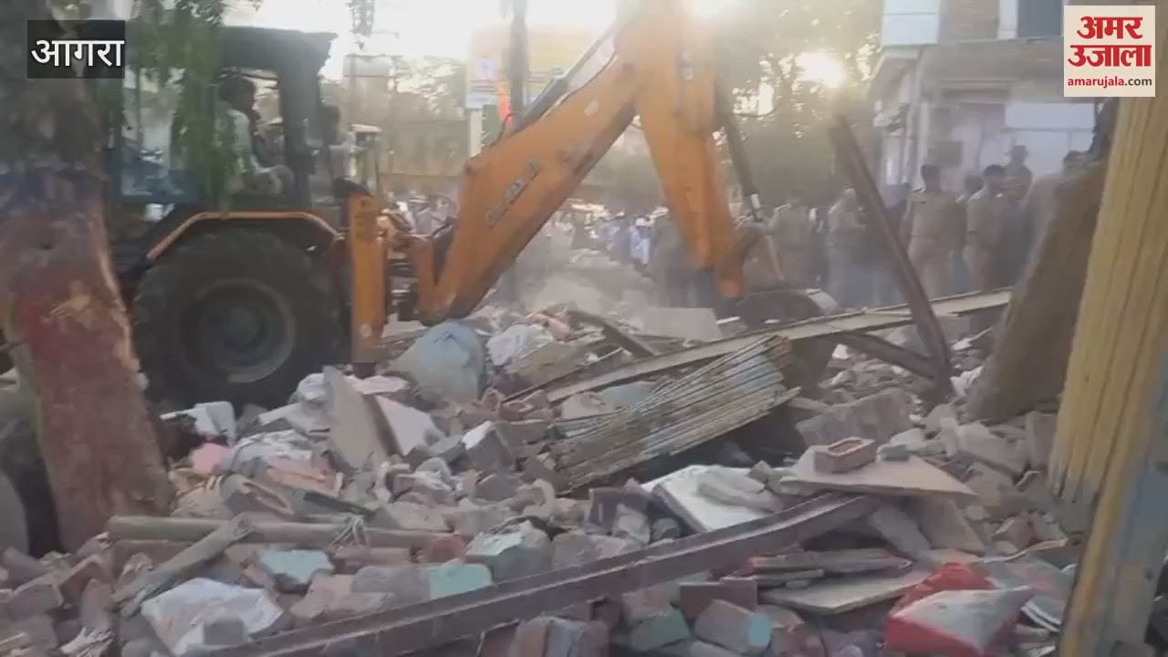 VIDEO : roof of house and shop collapsed many people trapped