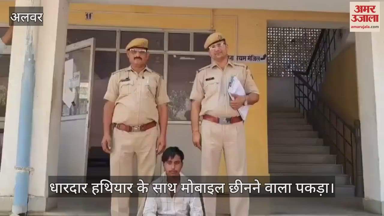 A cunning criminal who was threatening people with a sharp weapon was caught,