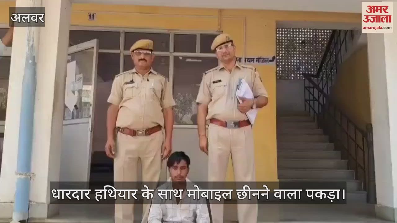 A cunning criminal who was threatening people with a sharp weapon was caught,