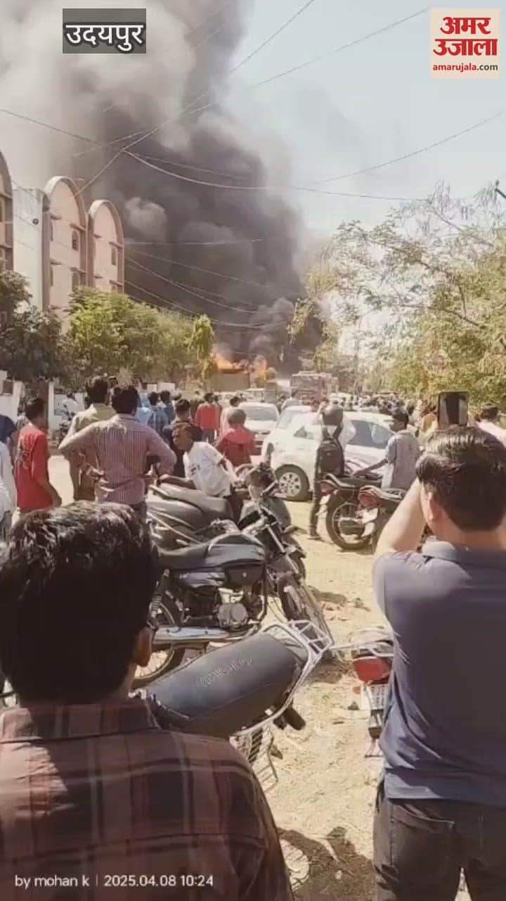 Udaipur News: Accident happened behind Celebration Mall, massive fire spread in toy shop due to short circuit