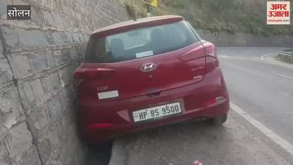 VIDEO : Car collided with a pole on Barog bypass