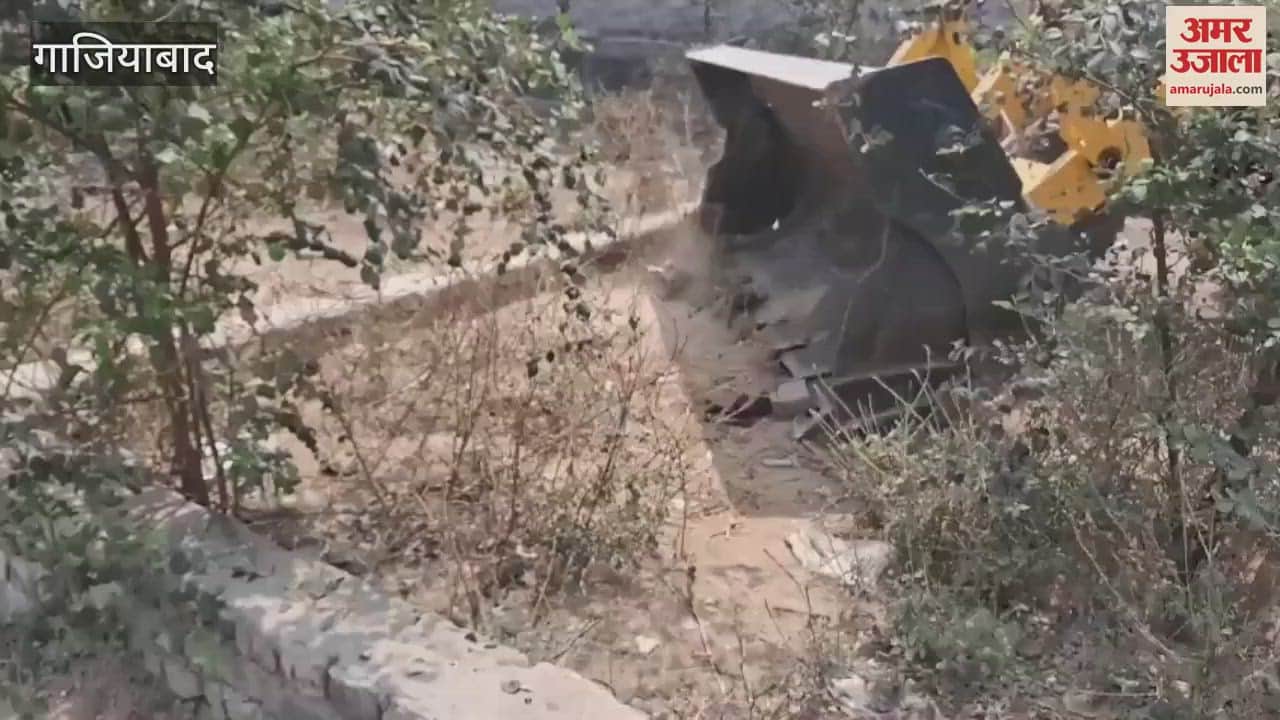 VIDEO : Team removing encroachment from Municipal Corporation land in Vijayanagar