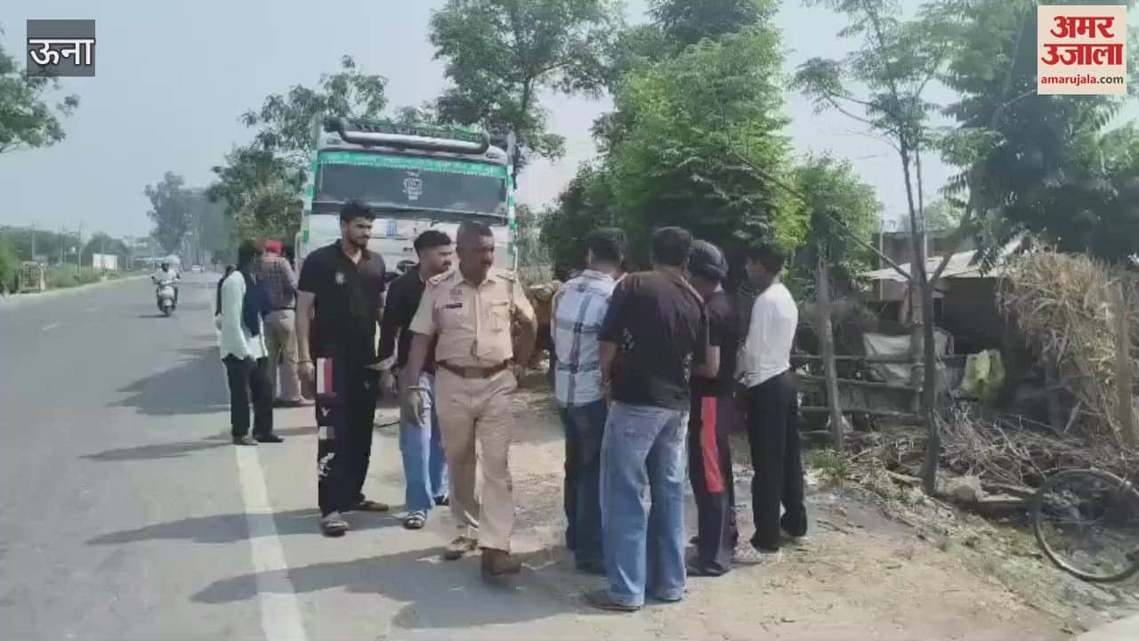 VIDEO : Near village Ajouli a tipper hit an Alto car and a scooter parked on the roadside
