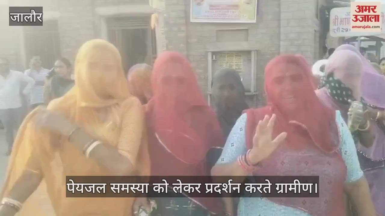 villagers protested by blocking the road over the drinking water crisis In Revada of Jalore district