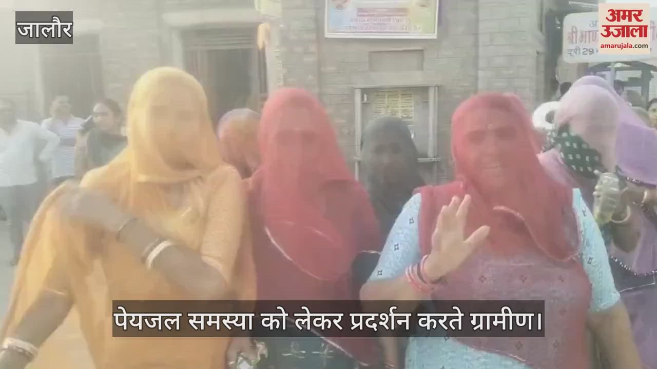 villagers protested by blocking the road over the drinking water crisis In Revada of Jalore district