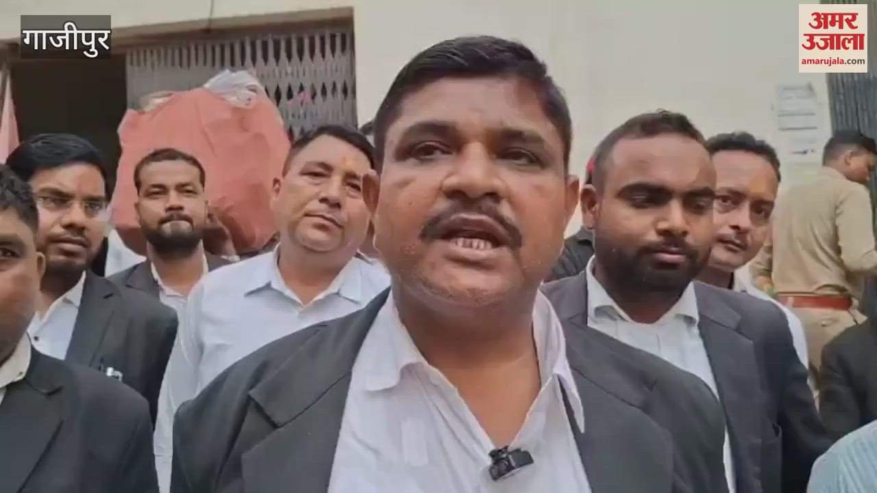 VIDEO : Witness beat up lawyer in ghazipur court  grabbed advocate collar chaos erupted