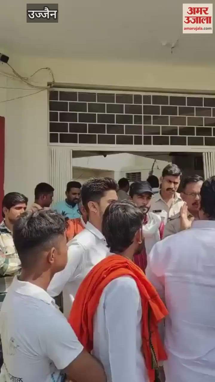 Ujjain News: Municipal corporation officials placed the statue of Maa Kalika in the garbage vehicle