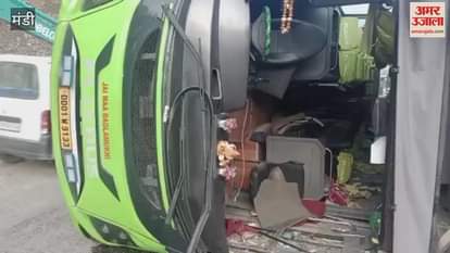 VIDEO : Volvo bus going from Delhi to Kasol overturned
