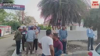 VIDEO : young man was beaten to death with sticks and iron rods, his father was left half dead, Gajraula police is investigating