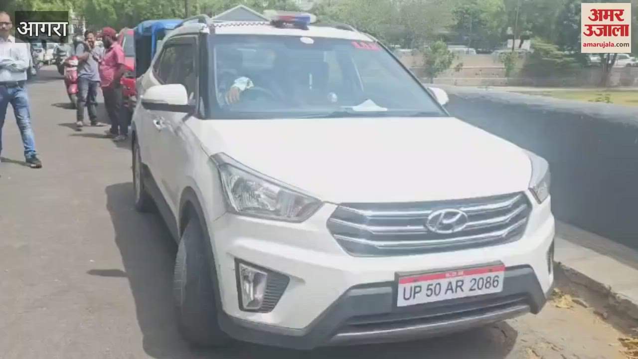 VIDEO : fight between parents over parking of vehicles in school