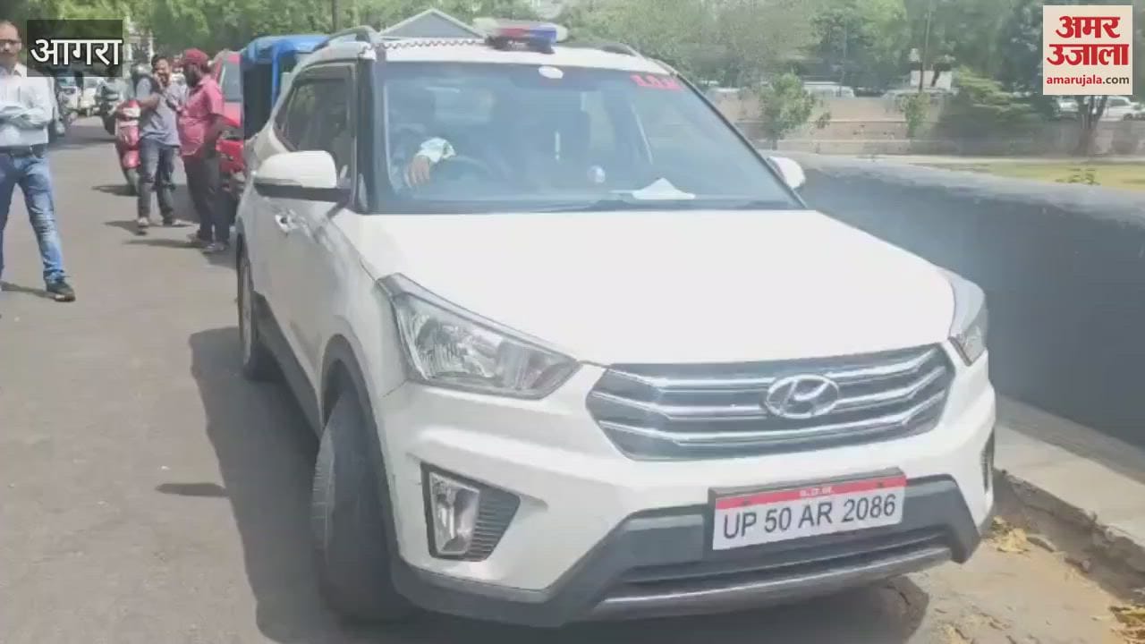 VIDEO : fight between parents over parking of vehicles in school