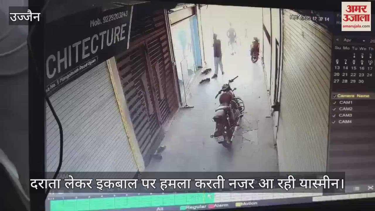 Ujjain News: In an old dispute, a woman attacked a young man with a knife