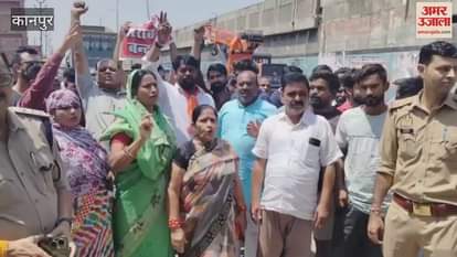 VIDEO : Women create ruckus over opening of liquor shop in Kanpur