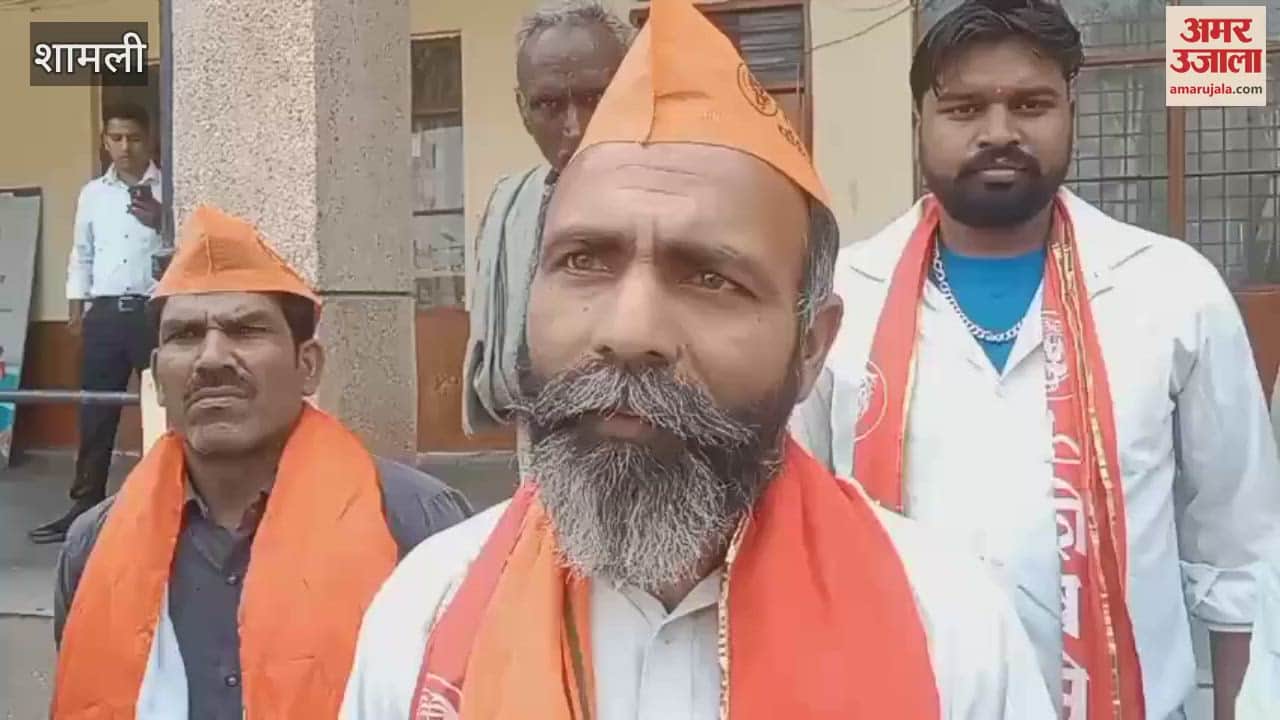 Shiv Sena workers demonstrated in the Collectorate in Shamli, submitted a memorandum in the name of the Chief Minister