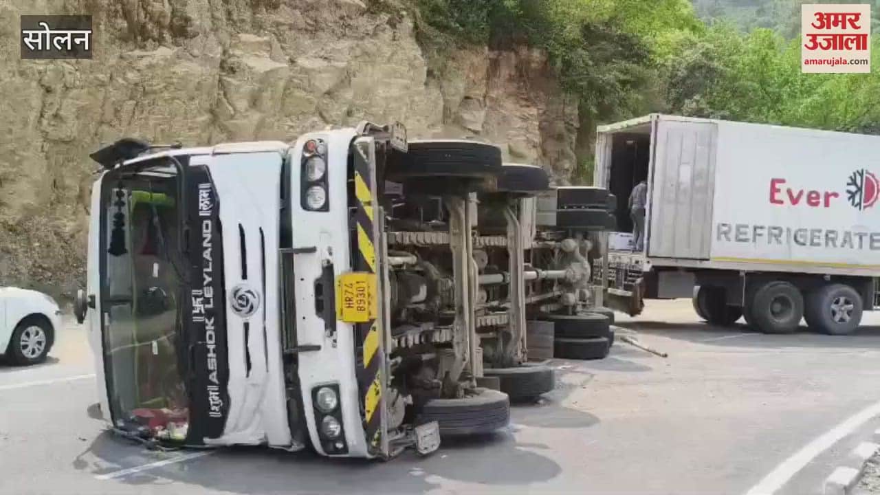 A truck loaded with apples overturned after going out of control in Kandaghat Solan