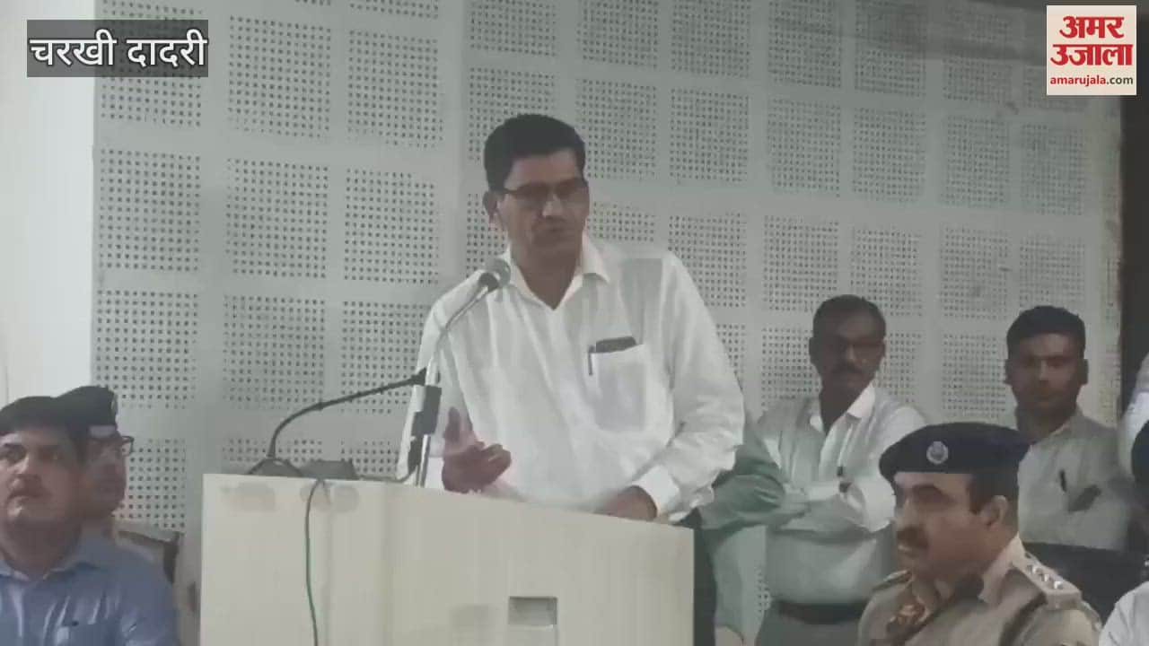 Agriculture Minister Shyam Singh Rana held a meeting of the Grievance Redressal Committee in Dadri, one complainant was thrown out